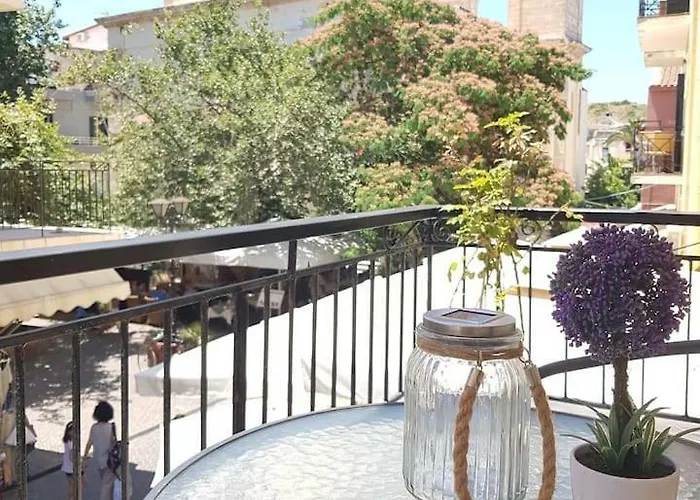 Mare Ii - In Old Harbor *