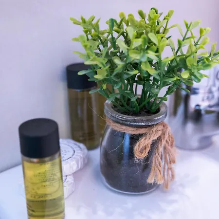 Mare Ii - In Old Harbor 干尼亞